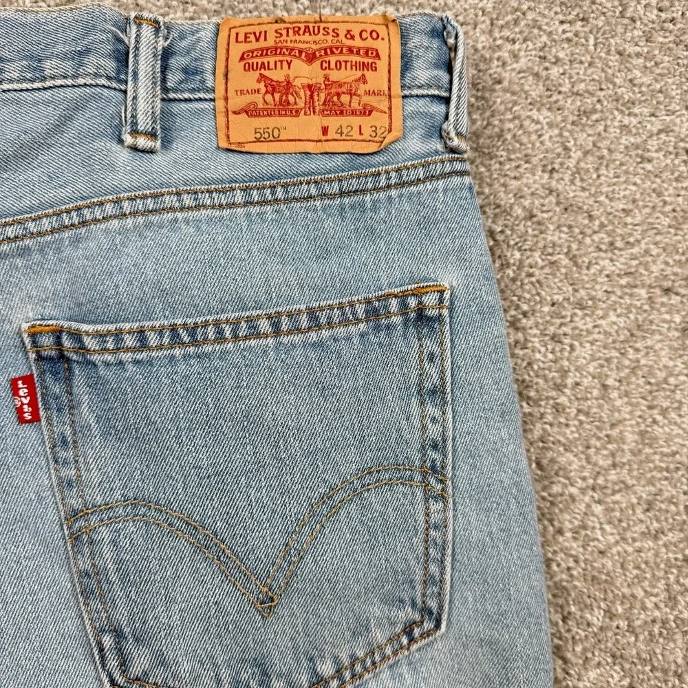 Levis 550 Relaxed Fit Jeans Mens 42x32 Light Wash Straight Leg Denim Cotton